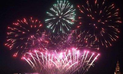Праздничным фейерверком и концертом Руслана Алехно завершился первый день XIII Республиканского фестиваля национальных культур