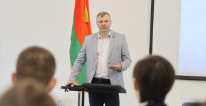 Олег Романов: в проект программы новой политической партии поступило более ста предложений