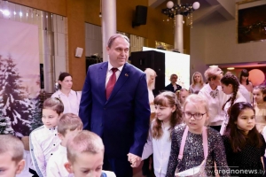 Благотворительный праздник с участием председателя облисполкома Владимира Караника прошел в Гродно в рамках республиканской акции «Наши дети»