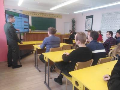 В рамках профориентации будущим выпускникам Ивьевского колледжа рассказали о военных профессиях
