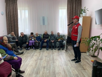 Волонтеры Ивьевской районной организации БКК с концертной программой посетили отделение круглосуточного пребывания пожилых людей и инвалидов в д.Лукашино