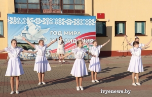 В День народного единства детская школа искусств подготовила праздничный концерт «Будущее Беларуси»