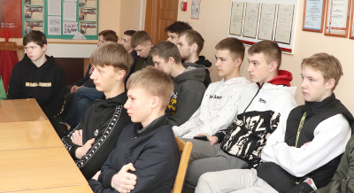 Это касается каждого белоруса, молодежи – особенно. С учащимися Ивьевского государственного колледжа встретились участники Послания Президента