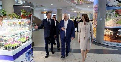 Александр Лукашенко посещает торговый центр &quot;Столица&quot; в Минске