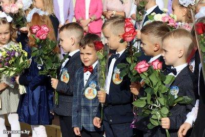 С 1 сентября, Беларусь молодая! Торжественные мероприятия ко Дню знаний прошли в гимназии №1 г. Ивье (дополнено)