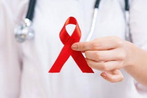 Ко Всемирному дню борьбы со СПИДом. Как научиться жить дальше, если у тебя ВИЧ-инфекция?