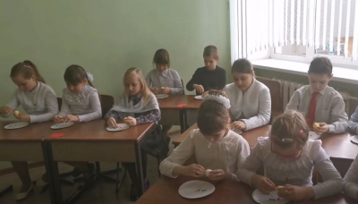 В преддверии Пасхи учащиеся Юратишковской СШ изготовили пасхальный сувенир (+видео)