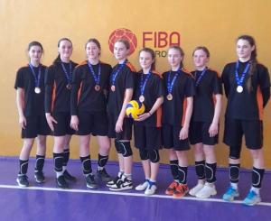 Команда девушек заняла третье место в  соревнованиях по волейболу в программе спартакиады среди детей и подростков по месту жительства