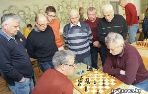 91-летний Леонид Трофимчик выиграл кубок газеты “Іўеўскі край” по шахматам