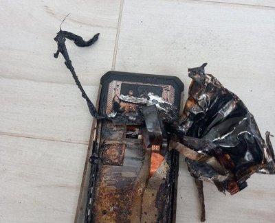 У гродненца ночью взорвался мобильный телефон на зарядке
