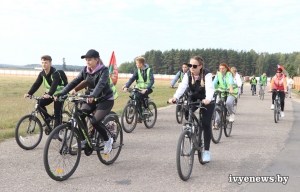 В День народного единства ивьевчане приняли участие в велопробеге по памятным местам района