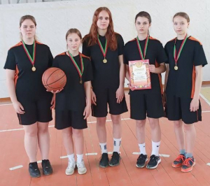 Школьные команды по баскетболу из Юратишек и Ивья представят район на областных соревнованиях