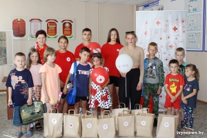 На Ивьевщине проходит традиционная благотворительная кампания Белорусского Красного Креста «Соберем детей в школу»