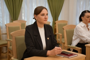 Член Молодежного парламента Екатерина Левдорович присутствовала на личном приеме граждан, который провела Наталья Кочанова