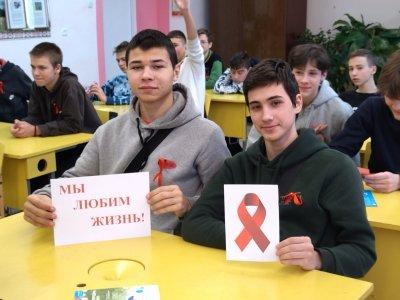 Закрепить знания о мерах профилактики ВИЧ-инфекции: волонтеры Красного Креста провели мероприятие для учащихся колледжа