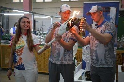 Эстафету «Пламя мира» встретили в белорусской столице хрусталя и стекла
