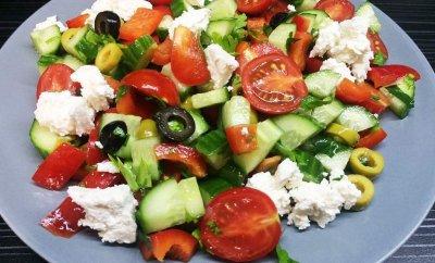 Как приготовить греческий салат: делимся классическим рецептом