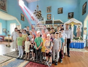 Воспитанники воскресной школы совершили паломническую поездку по храмам Ивьевского района