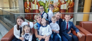 В празднике ко Дню знаний под эгидой телерадиокомпании «Мир» и Белорусского союза женщин приняла участие многодетная семья Ясюлевич
