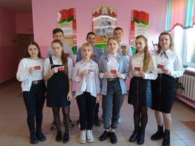 «Мы – граждане Беларуси!». Геранёнские школьники получили свои первые паспорта  в День Конституции