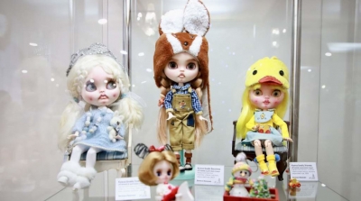 Из глины, фарфора и дерева. В Гродно открылась выставка авторских кукол и мишек Тедди