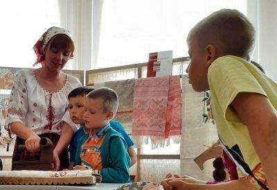 Іўеўская раённая бібліятэка працягвае працаваць у межах праекта “Беларускі чацвер”