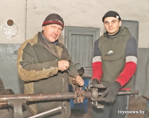 В Ивьевской сельхозтехнике ведется ремонт машинно-тракторного парка сельхозпредприятий
