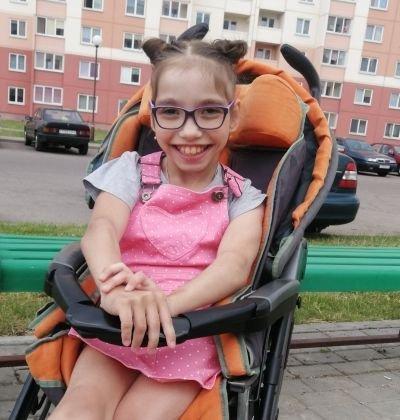 Тане Магировской необходима дорогостоящая коляска! Без неё девочка не может выйти из дома