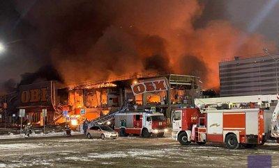 Крупный торговый центр загорелся в Подмосковье