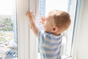 Дети, окна и беспечность. МЧС о том, как избежать трагедии