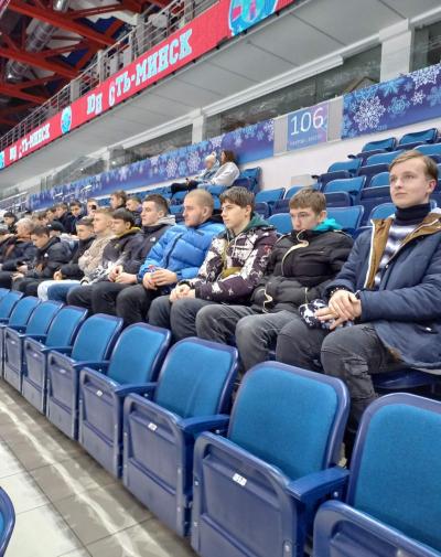 ФОТОФАКТ. Учащиеся колледжа посетили открытый чемпионат Республики Беларусь по хоккею