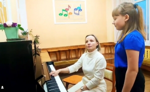 Ивьевская ДШИ приглашает поучаствовать в конкурсе детского творчества «Хрустальная снежинка» (+видео)