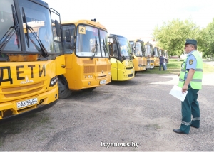 В преддверии учебного года сотрудники ГАИ и транспортной инспекции провели внеочередную проверку школьных автобусов