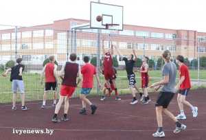 Баскетбольная площадка на стадионе Ивьевской СШ обрела новую жизнь Рассказываем, как это было
