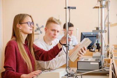 Физико-технический факультет ГрГУ имени Янки Купалы приглашает принять участие в олимпиаде по физике