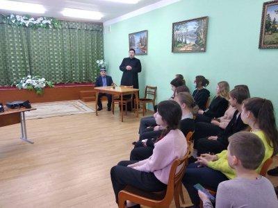 Школа активного гражданина. Учащиеся Бобровичского д/с-СШ  провели диалог со священниками на тему «Мир межконфессиональный. Мир межнациональный»