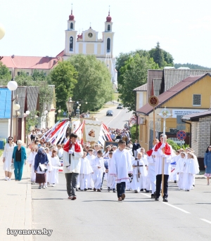 Знак надзеі для касцёла: працэсія Божага Цела адбылася на Іўеўшчыне (дапоўнена)