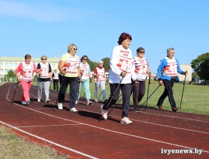 На стадионе Ивьевской СШ прошел  фестиваль спортивного долголетия «Нам возраст не помеха»