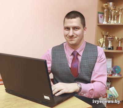 Он просто любит жизнь! В проекте «Ровесники молодой Беларуси» Евгений Сторта – учитель  информатики и математики